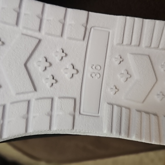 Women Leopard Pattern Casual Shoes - Picture 5 of 9